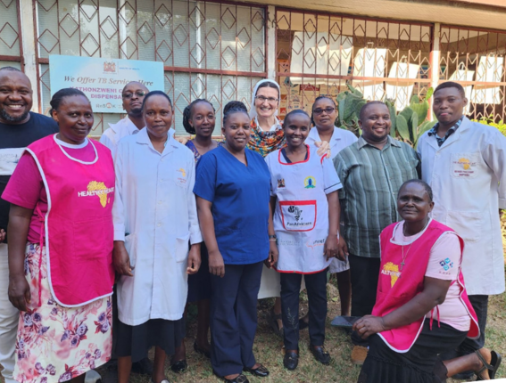 Kenya, il progetto “Mutanu: l’orto rosa” tra lavoro per le donne e assistenza sanitaria